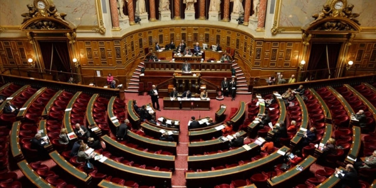 Senato’dan geçti 15 yaşından küçüklere yasaklandı