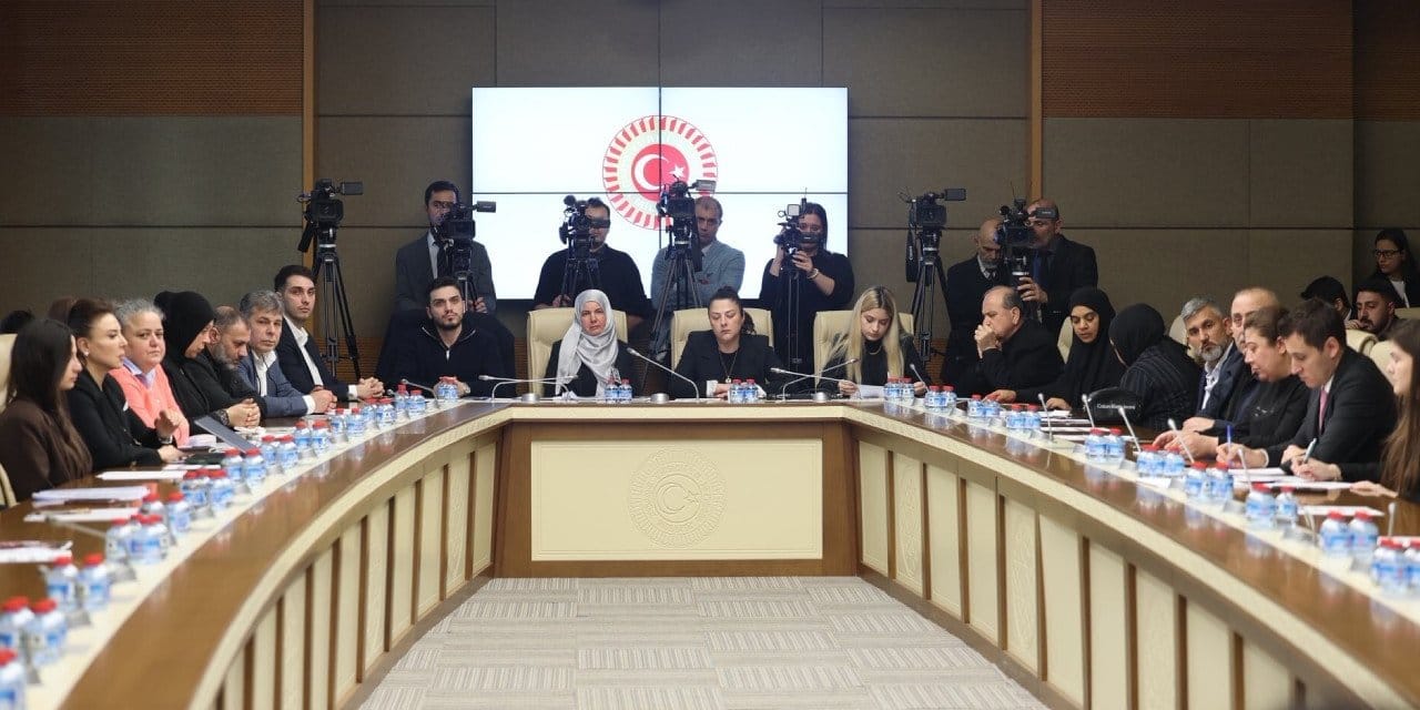 Meclis'te 'SSÇ mağduru' aileler yaşadıklarını gözyaşlarıyla anlattı! "Toprak altındaki çocuklarımızın hakkı ne olacak"