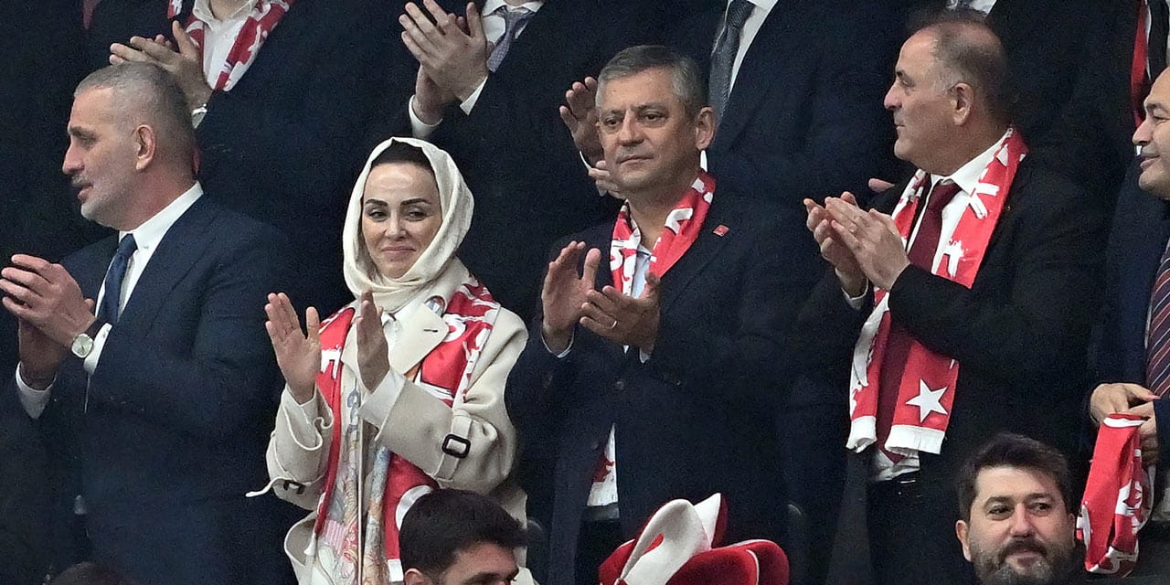 Özgür Özel'den Hacıosmanoğlu'na tebrik telefonu