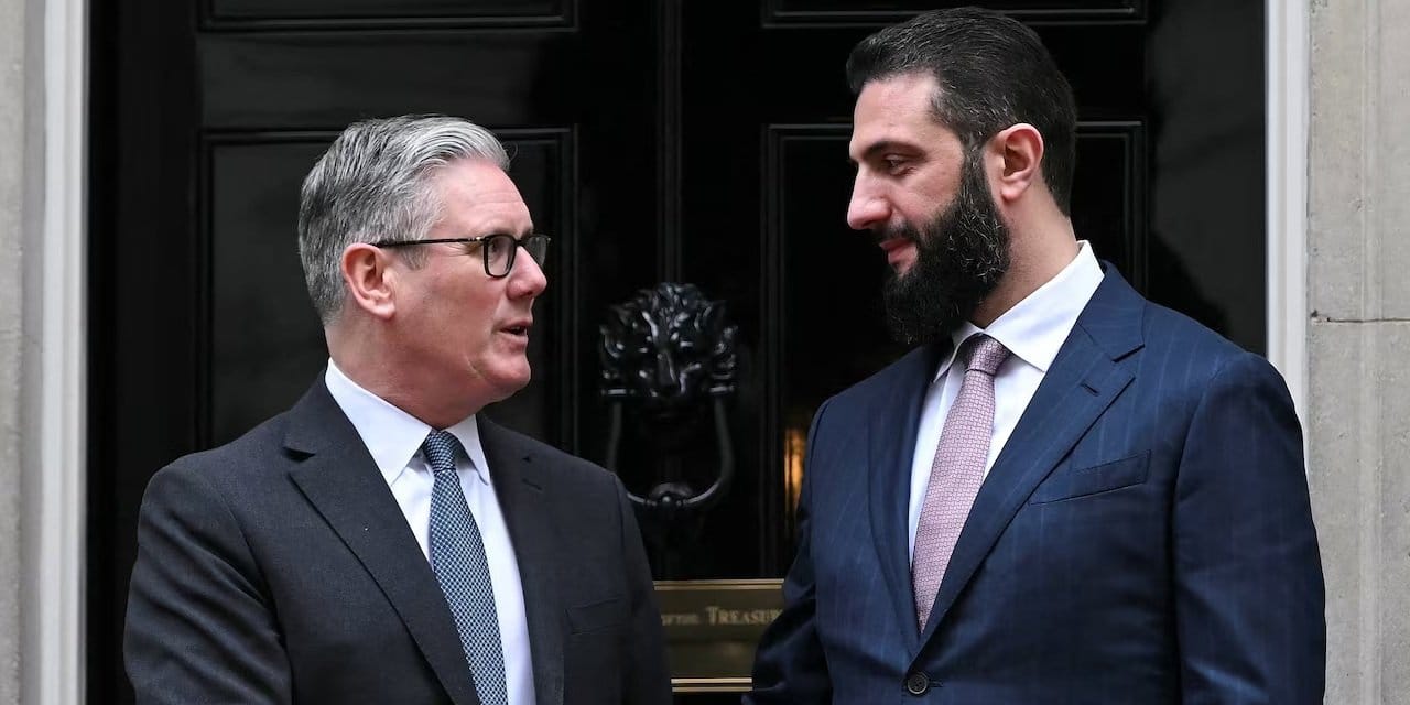 Ahmed Şara İngiltere'de protestoyla karşılandı