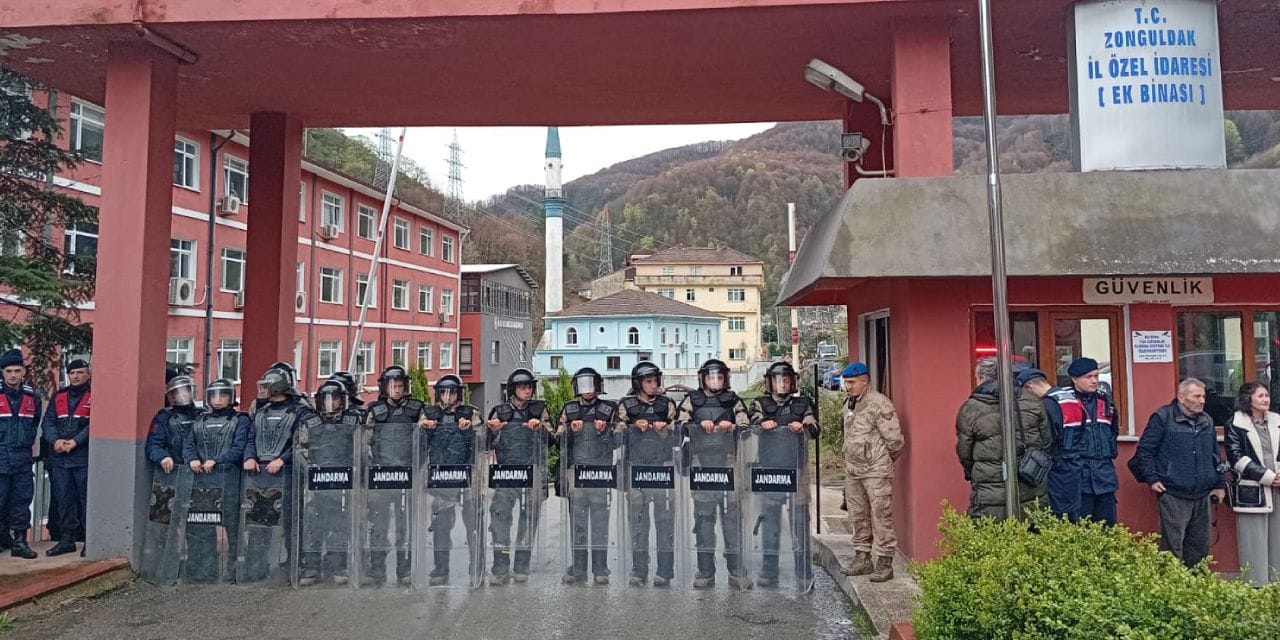 Zonguldak İl Genel Meclisi seçiminde sıkıyönetim! Jandarma barikat kurdu, basına izin yok!