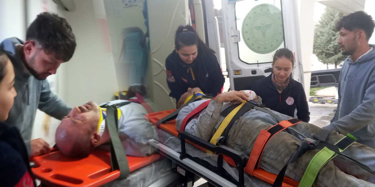 Çalıştığı inşaattan düşerek yaralandı! Oğlu bir an olsun başından ayrılmadı