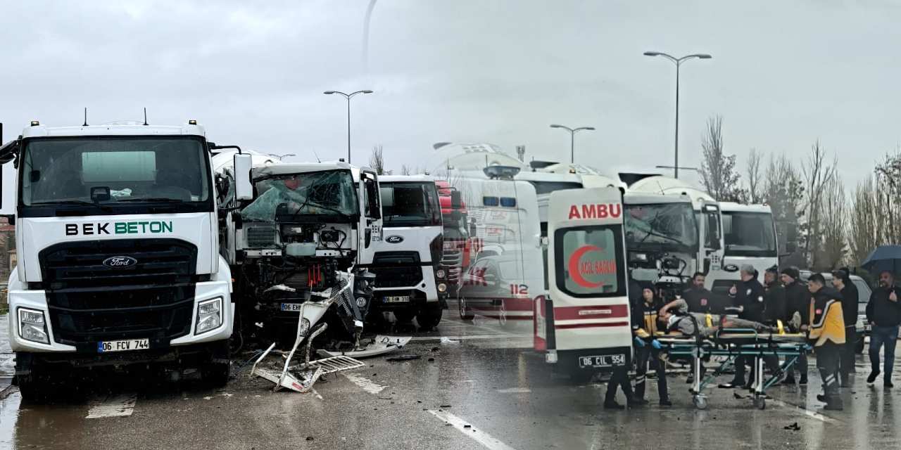 3 beton mikseri kavşakta birbirine girdi!