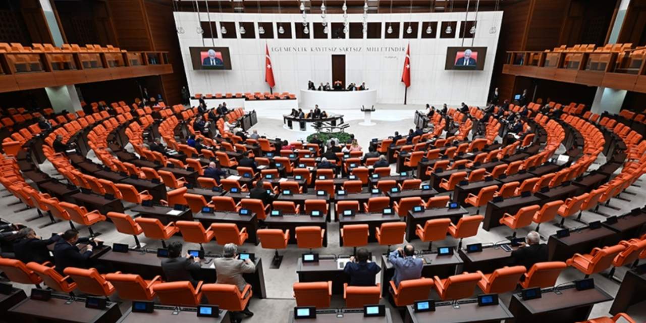 Son Dakika | Doğum izni düzenlemesi ve sosyal medyada yaş sınırı meclisten geçti