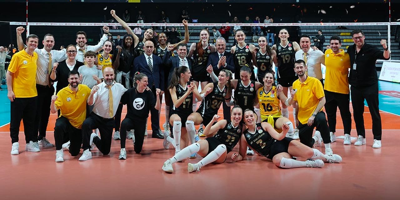 Vakıfbank evinde kazandı: Finalde Fenerbahçe'ye rakip oldu