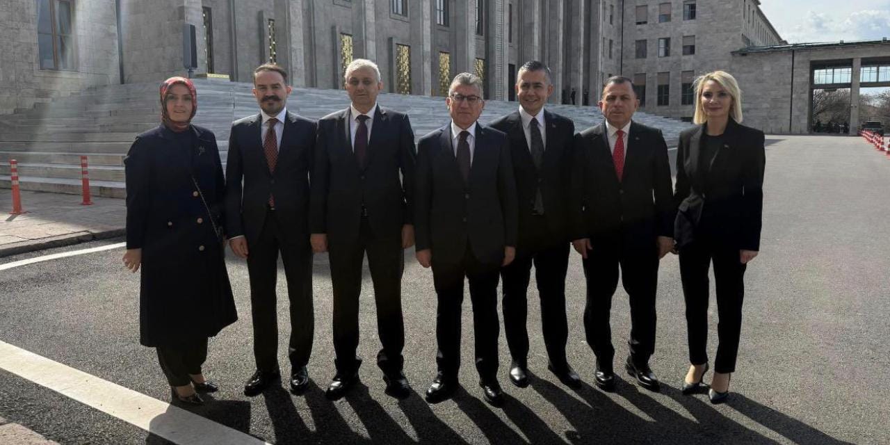 Esenyurt kayyumu AKP grup toplantısına katıldı: Özgür Çelik kanunu hatırlatarak çağrıda bulundu