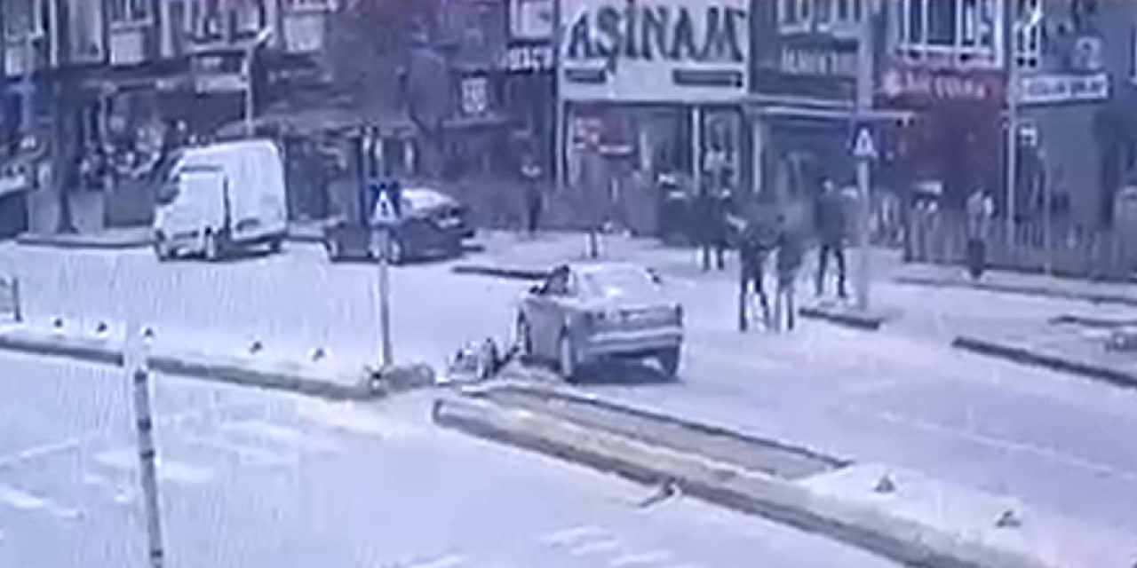 Otomobilin çarptığı yaya savruldu