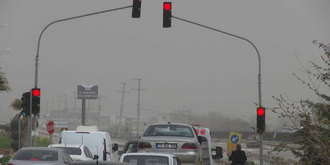 Şehri toz taşınımı sardı! Kapı ve pencereleri gün boyu açmadılar