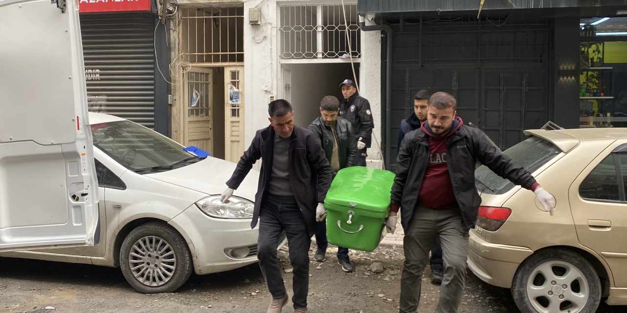 2 gündür haber alınamıyordu: Kolundaki bıçak izleriyle ölü bulundu