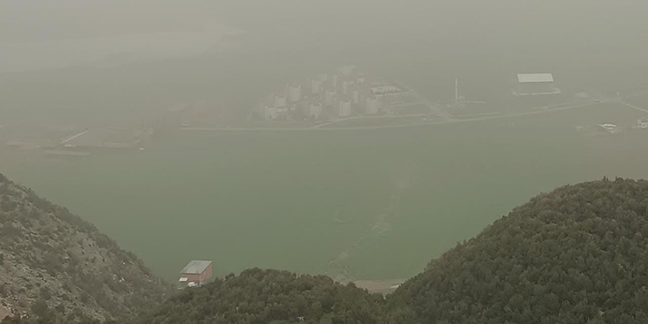 Suriye'den gelen toz fırtınası Gaziantep'te etkili oldu! Göz gözü görmedi