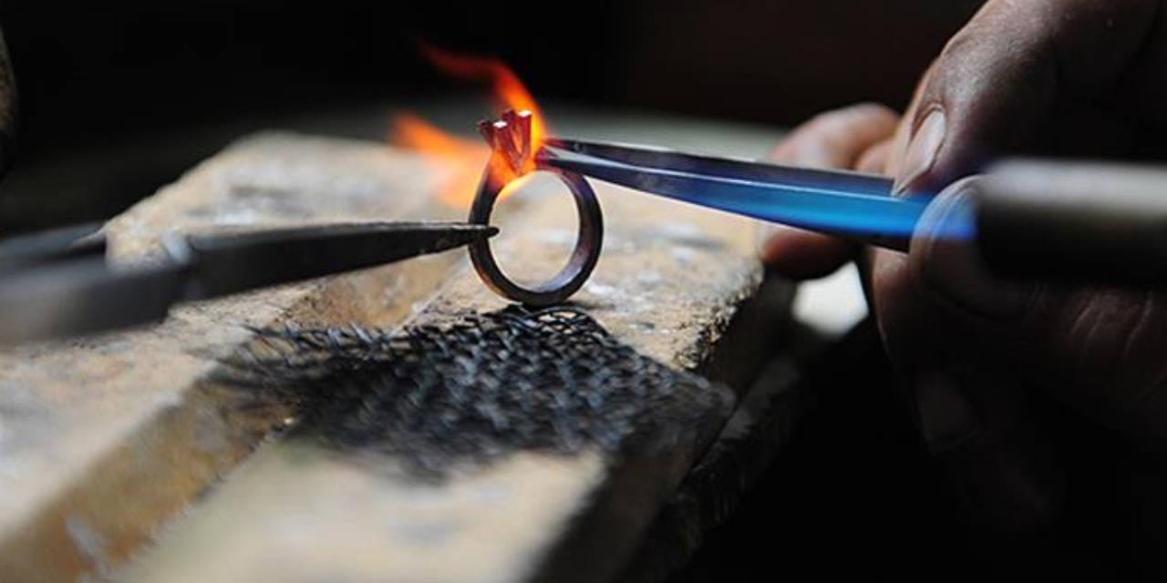 İşte pırlantadan vergi alınmasını engelleyen 6 AKP'li vekil!