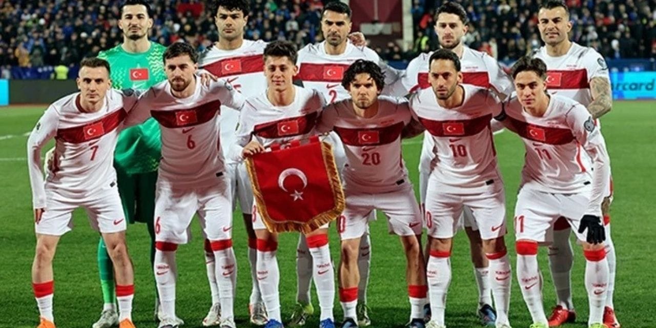 Milli marş için Sinan Akçıl'a rakip çıktı: Ünlü isim sözlerini bile yazıp paylaştı