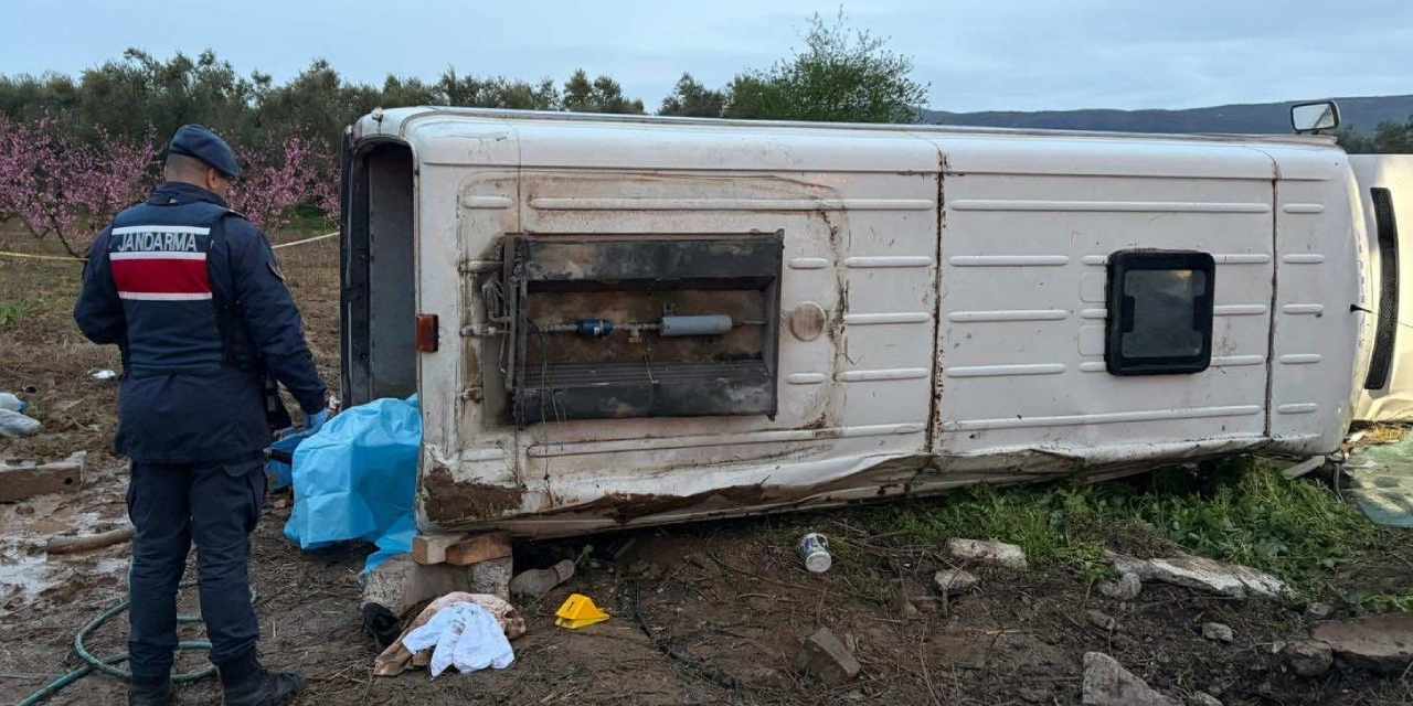 Bursa'da seyir halindeki minibüs devrildi: Ölü ve yaralılar var