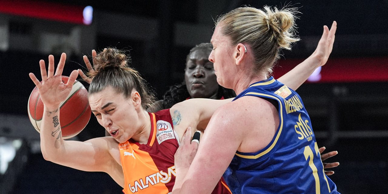 Fenerbahçe Galatasaray'ı yenerek şampiyon oldu