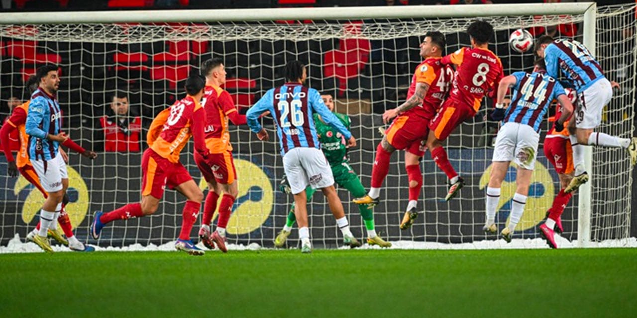 Derbide ilk 11'ler belli oldu: Galatasaray'da beklenen karar çıktı