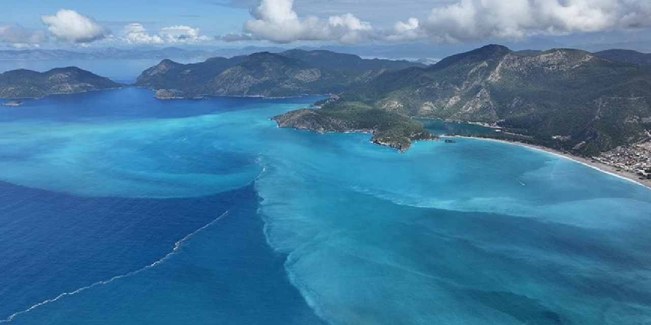 Sağanak sonrası deniz büyüleyici bir renk aldı