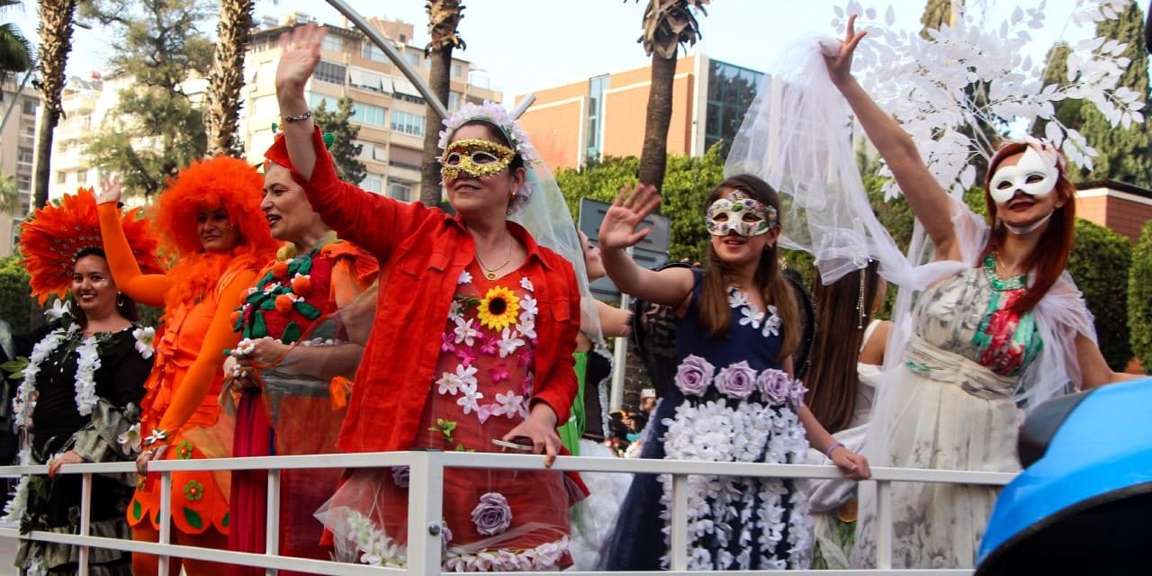 Portakal Çiçeği Karnavalı’nda rekor: 1 milyonu aşkın kişi katıldı