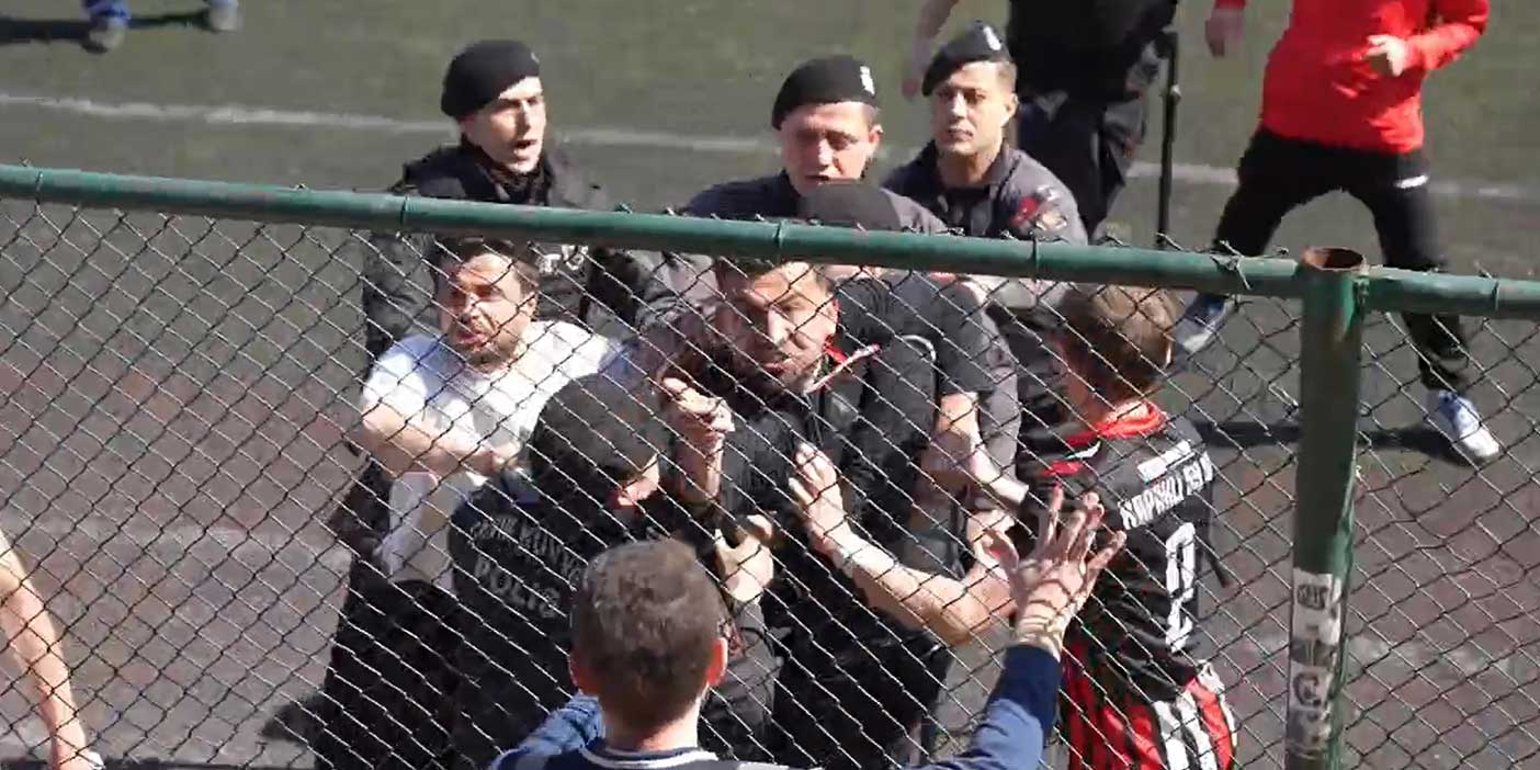 Futbol maçında skandal görüntüler