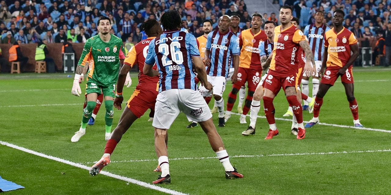 Uğurcan Çakır'a sürpriz yaptılar: Bu takımın bir parçası olmaktan gurur duyuyorum