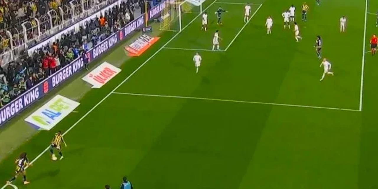 Beşiktaş'ın kendi kalesine attığı gol VAR'dan döndü