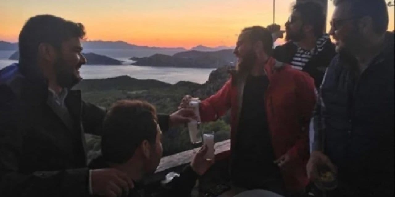 AKP’liler arasında “alkol masası” krizi