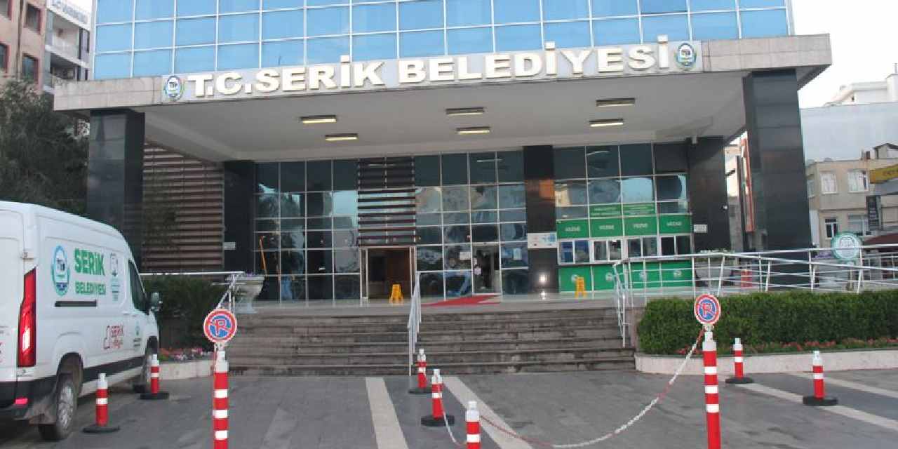 Serik Belediyesi’ne pompalı tüfekle saldırı