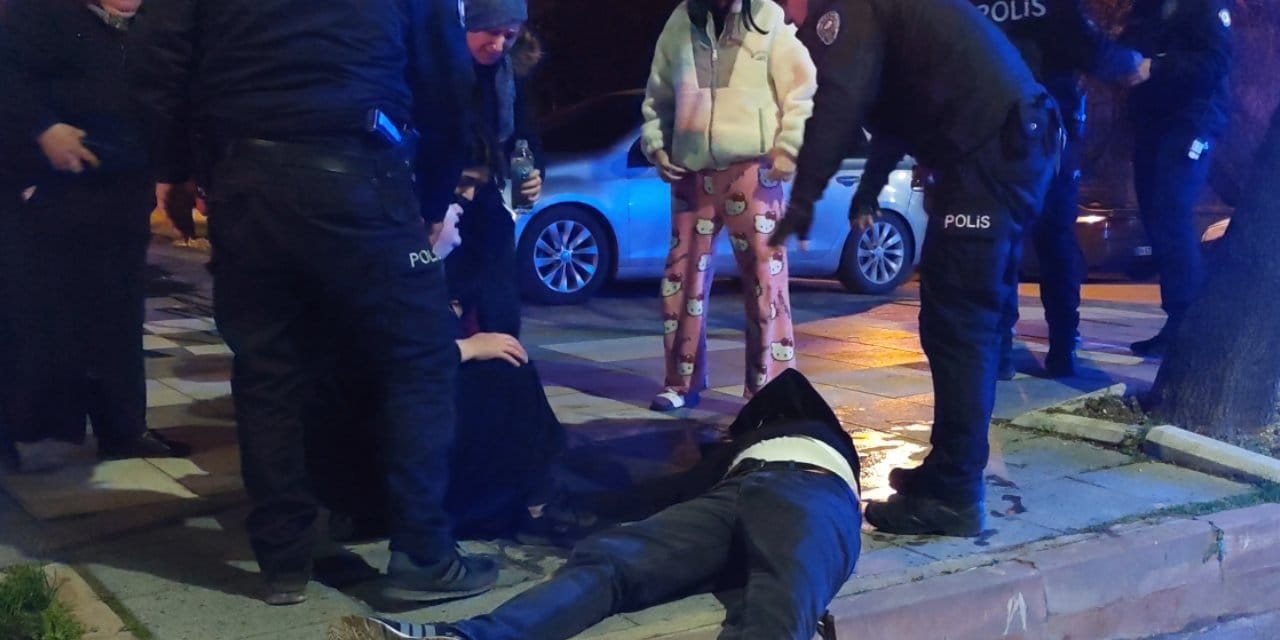 Önce çocukları sonra yardıma koşan anneyi darp etti!