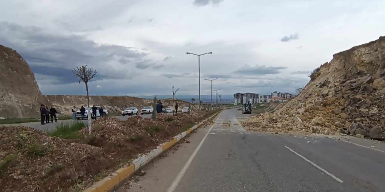 Batman'da üniversite yolunda heyelan!