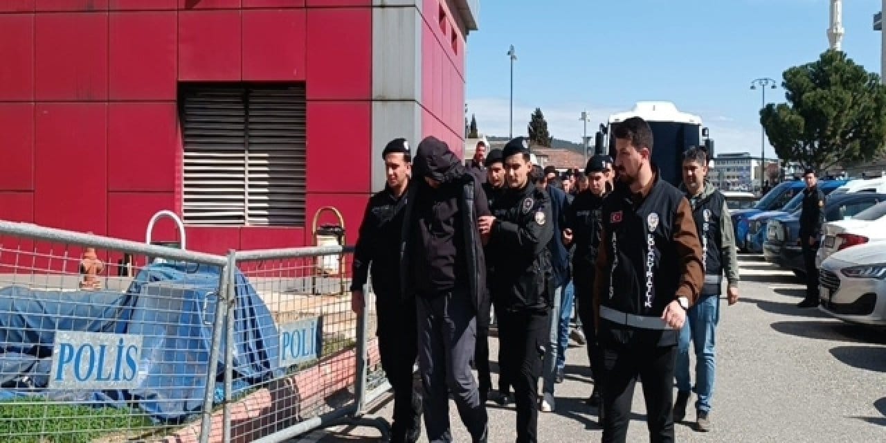 Akademisyenden yarım milyarlık vurgun: 10 tutuklama