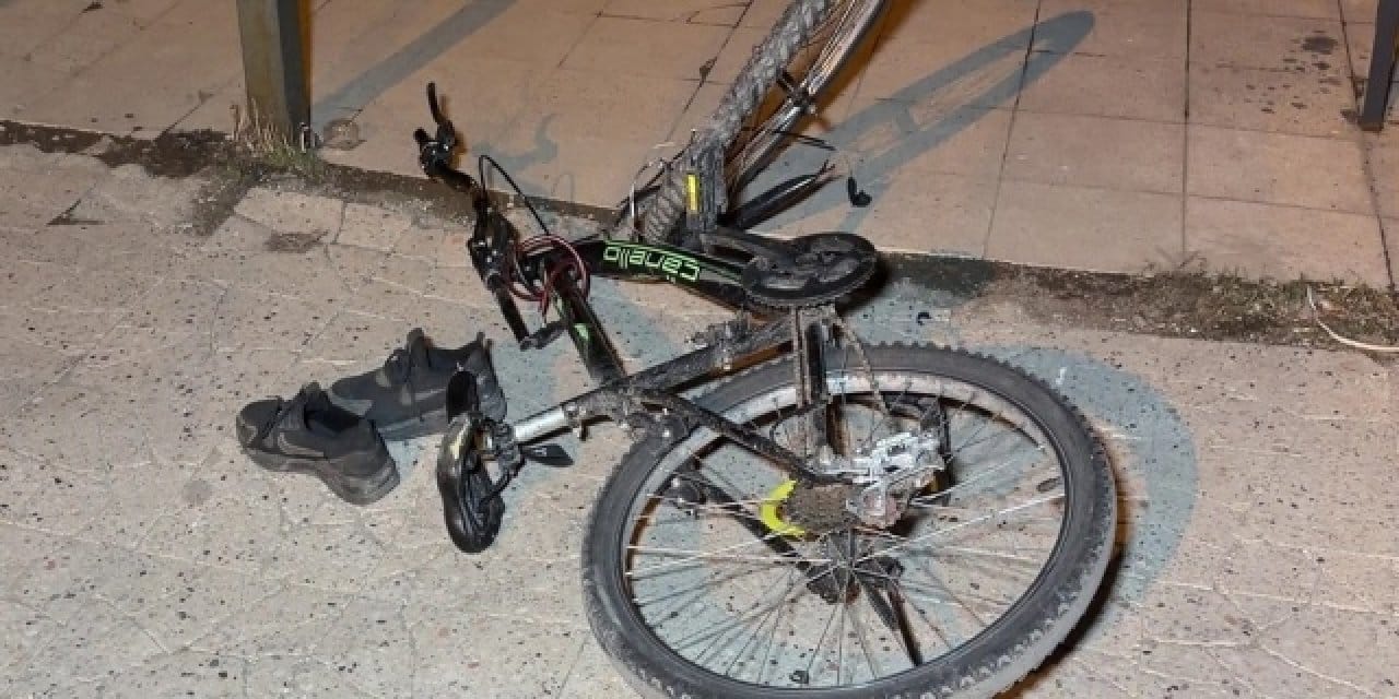 10 yaşındaki çocuğa çarpıp kaçtılar: Olay yerinde düşürünce yakalandılar