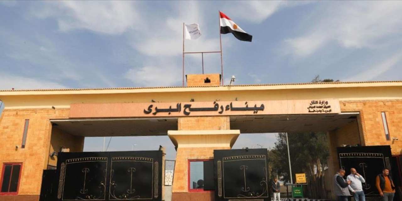 İsrail Gazze'deki Refah Sınır Kapısı'nı geçişlere kapattı!