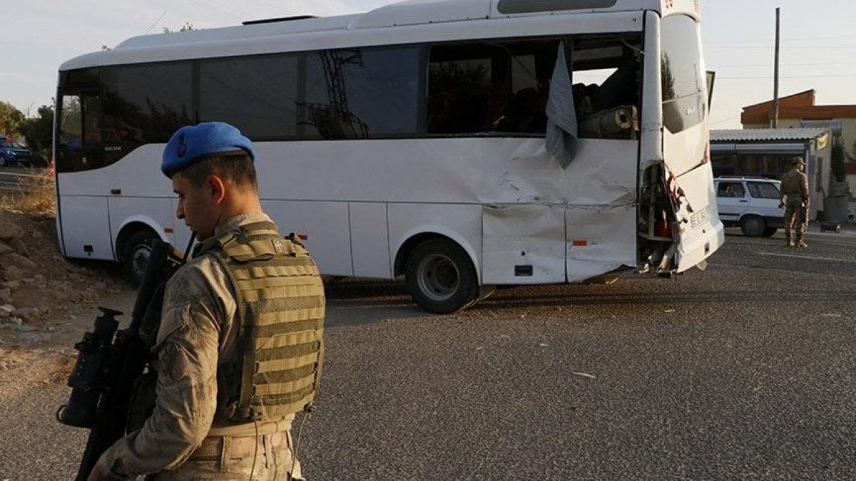 Jandarmaları taşıyan otobüsle TIR çarpıştı! 