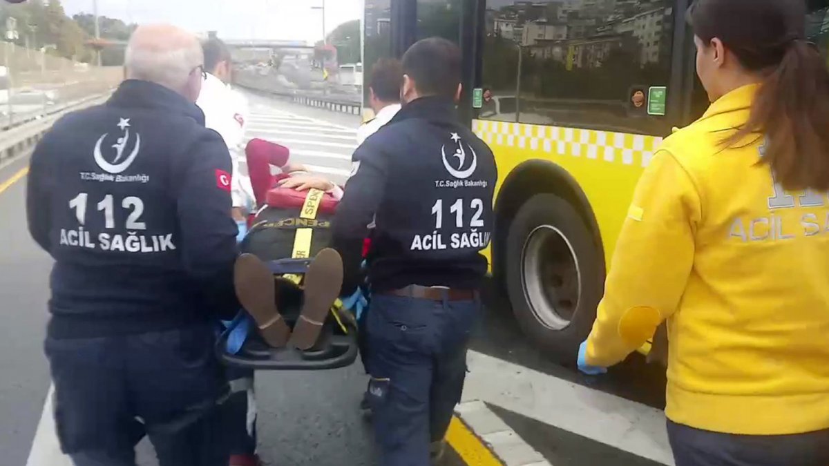 İstanbul'da iki metrobüs çarpıştı: Yaralılar var