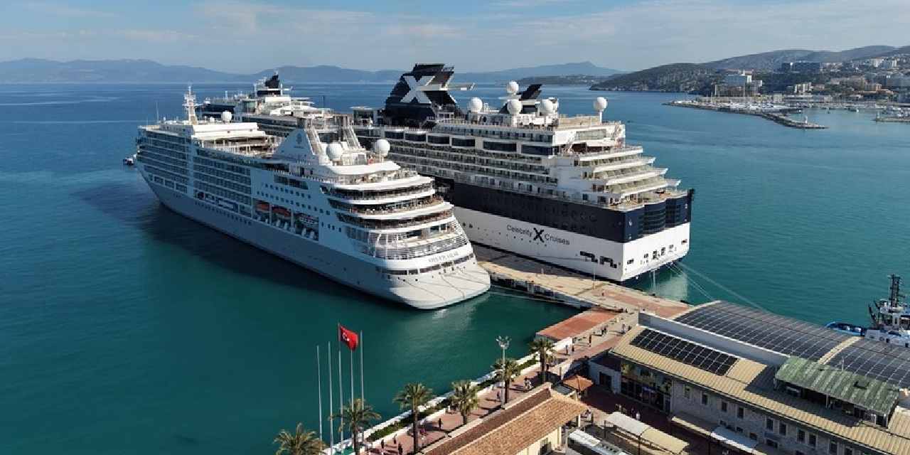 İki kruvaziyerle binlerce turist ilçeye geldi: Bazıları gezdi bazıları alışveriş yaptı