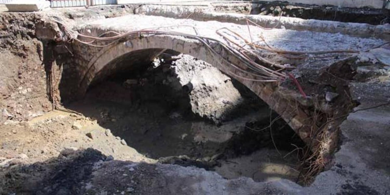 Rize'de yolun altından 200 yıllık Osmanlı mirası çıktı!