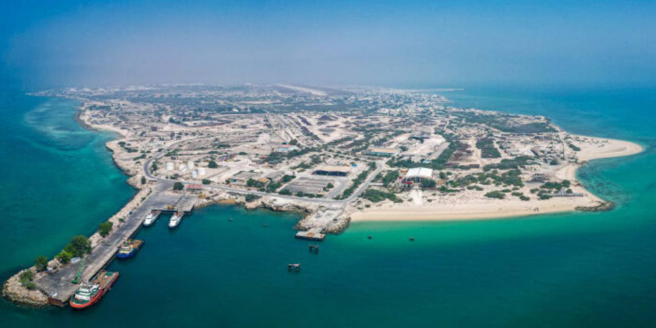 Rafineri patlaması sonrası İsrail'den ilk açıklama geldi! Tel Aviv saldırı iddialarını reddetti