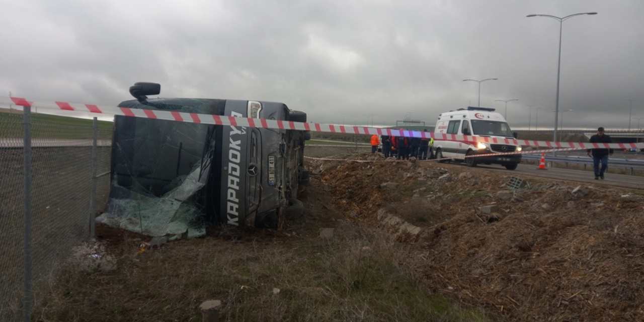 Ankara yolunda otobüs devrildi: 20 yaralı