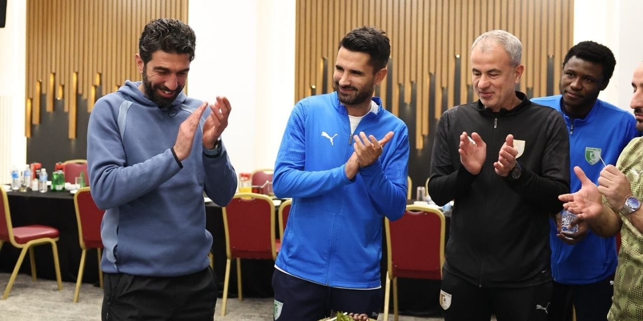 Bahis cezası alan teknik direktörlerini bırakmadılar: Paylaşım yaptılar