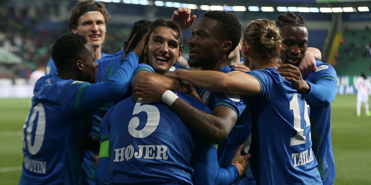 Çaykur Rizespor Samsunspor'u dağıttı