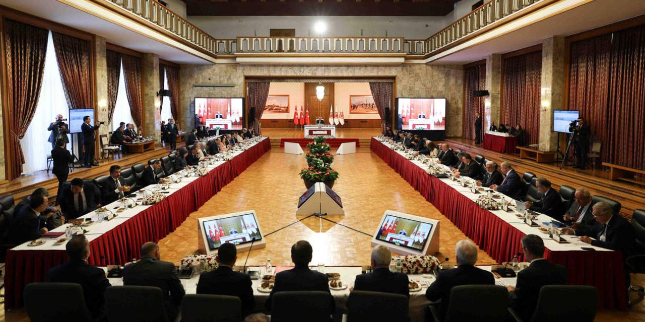 AKP kulisleri "oyalama" diyerek yüklendi: Kanun taslağı öncesi PKK ve DEM'den beklentilerini açıkladı