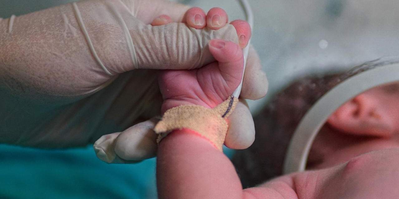 Kucağındaki bebeği emzirecekken kendisinin olmadığını fark etti: 'Bebek bebeğe benzer' diyenlere soruşturma izni çıkmadı