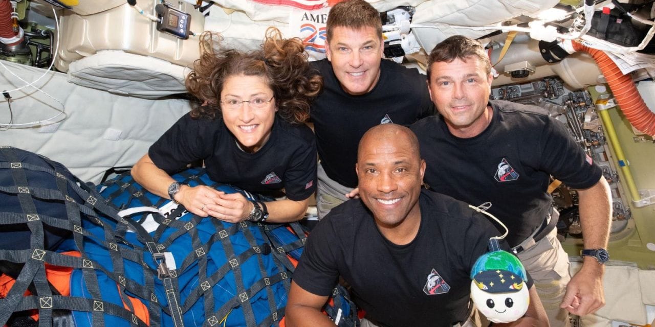 Ay’dan dönüş başladı: Saatte 25 bin mil hızla ateş topunun içine giriyorlar!