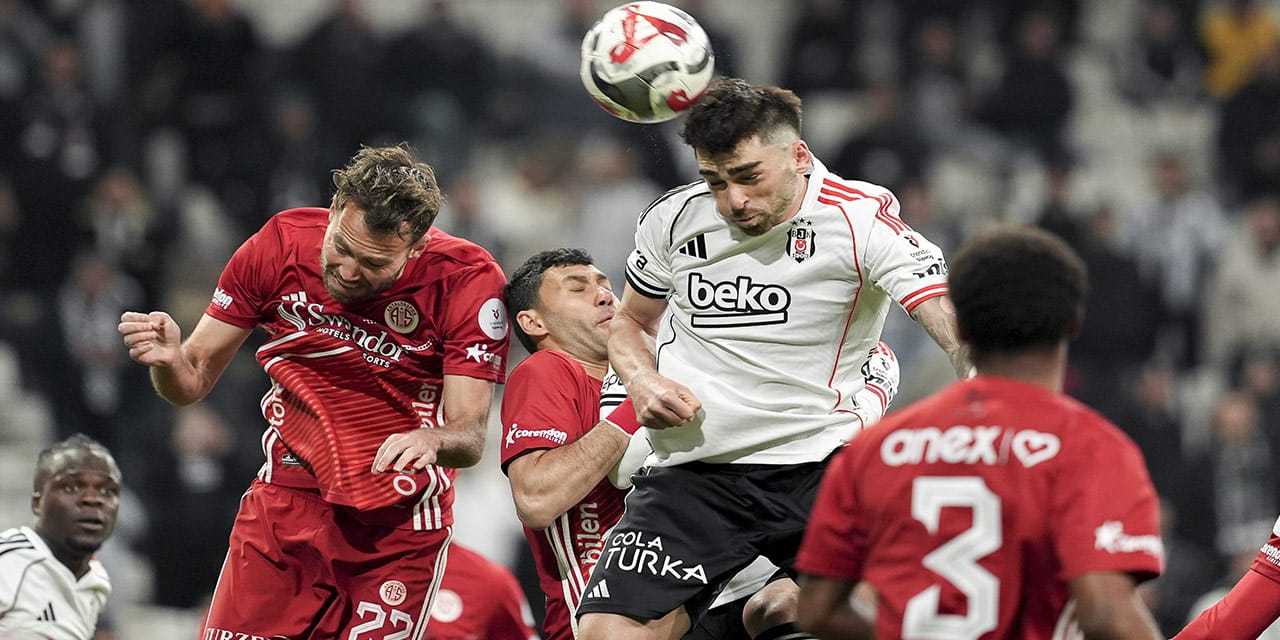 Beşiktaş evinde Antalyaspor'u 4 golle geçti