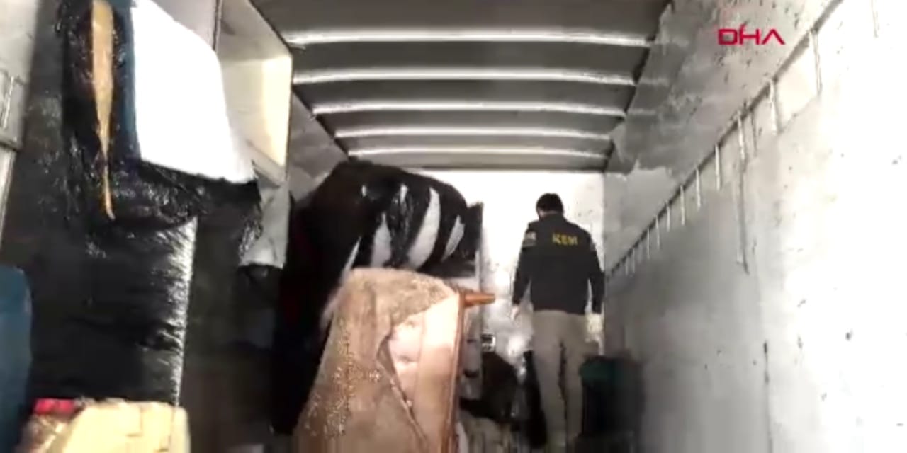 Onlarca kilo uyuşturucuyu kamyonda saklamışlar