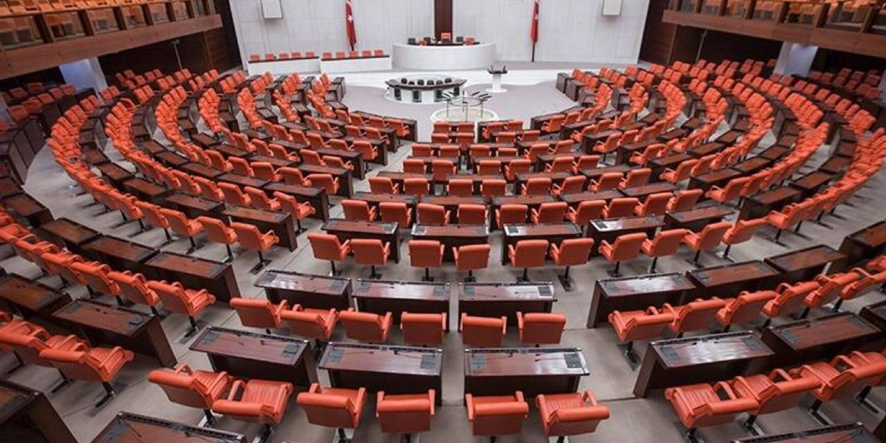 Meclis'e gelmeyen vekilin maaşından para kesilecekmiş!  AKP'li vekiller Erdoğan'ın sözünü dinlememişti