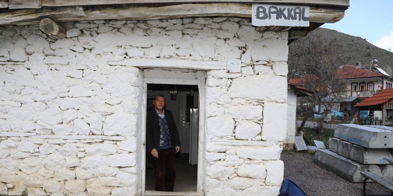 Ankara'nın asırlık bakkalı yöntemini anlattı: Babasından gördüğünü yaptı