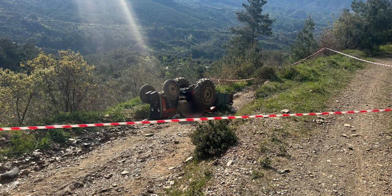 Devrilen traktör bir aileyi yok etti! Feci şekilde öldüler