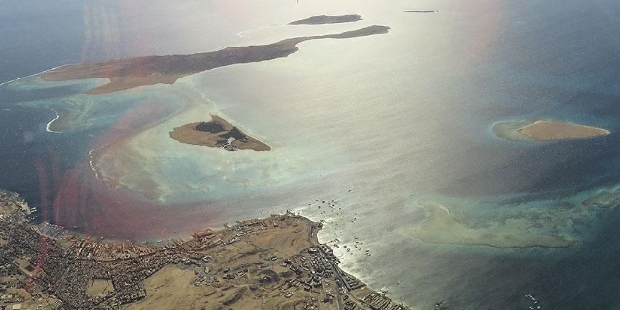 İran'dan Hürmüz Boğazı'nda askeri gemi uyarısı: Sert karşılık verilecek