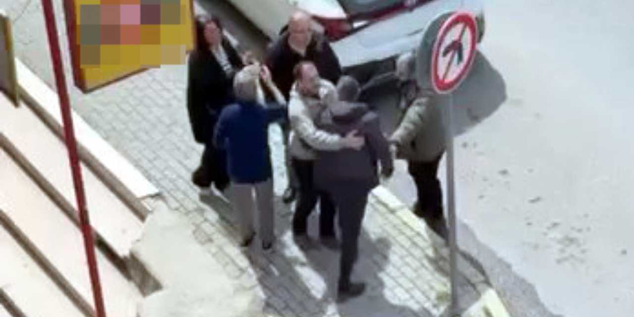 Avcılar’da yol ortasında kavga! "Senlik bir şey yok" dedi ortalık karıştı