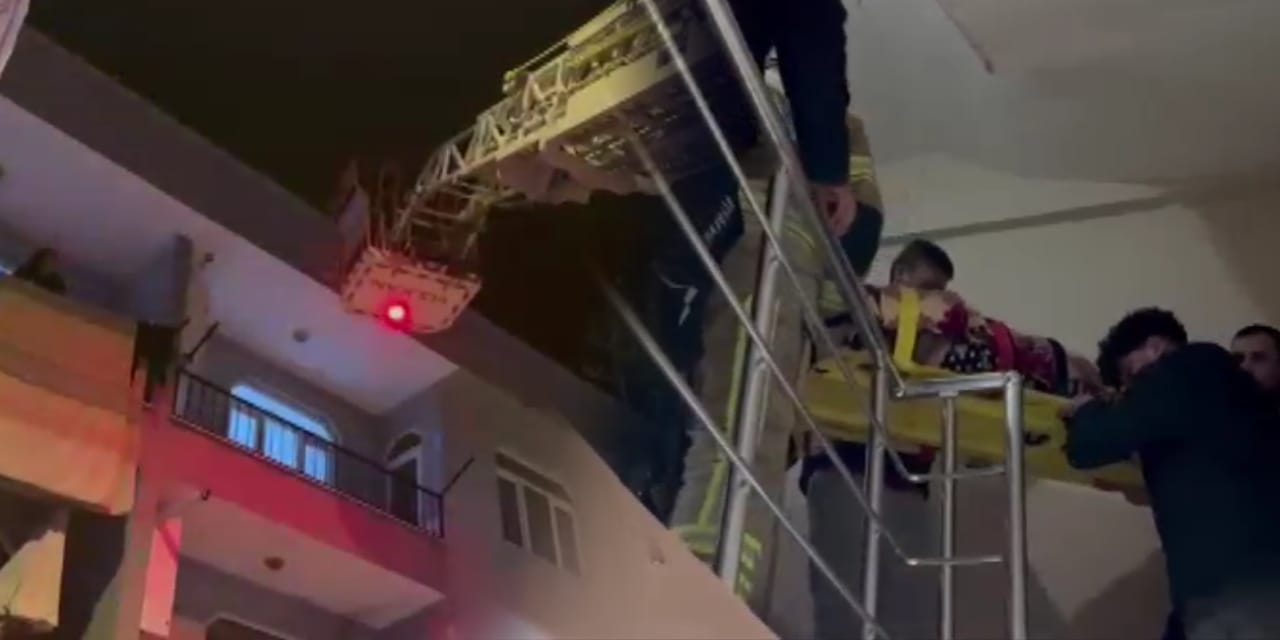 Yalnız yaşadığı evinde düşüp ayağını kırdı! Yaşlı kadını balkondan eve giren itfaiye kurtardı